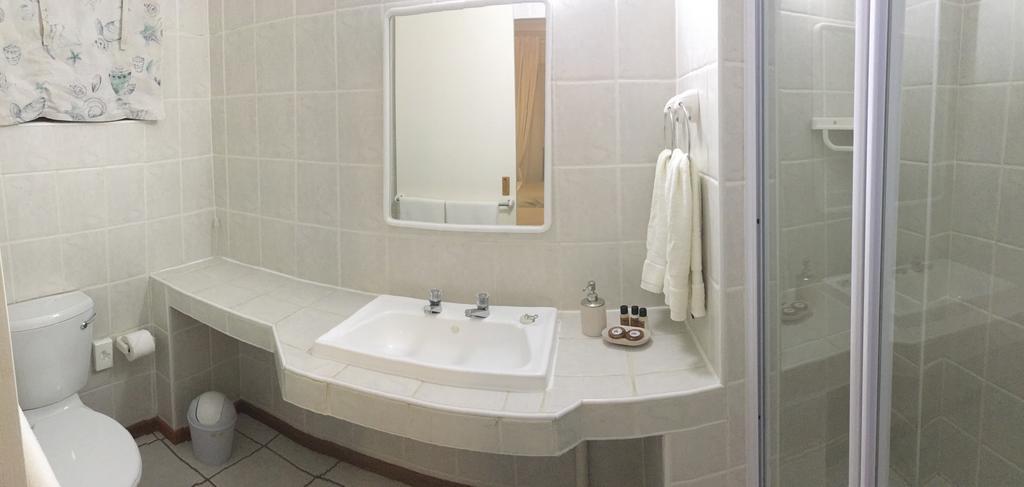 Four Pines Lodge Hermanus Esterno foto